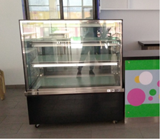 Tủ trưng bày bánh kem lạnh kính vuông BERJAYA RCS18SB13-2FB